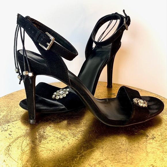 Lulu's - Black Strappy Heels w/gemstones and tassel back - Size 39 - Picture 1 of 6